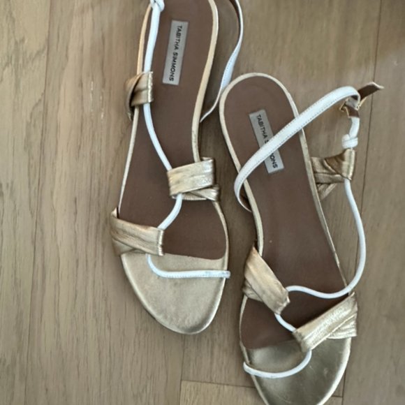 Tabitha Simmons Gold and White Flat Leather Sandals Size 39.5 - Picture 2 of 3